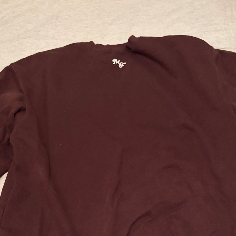 Mayfair Group 
Graphic Sweatshirt with Bear Design - Picture 5 of 6
